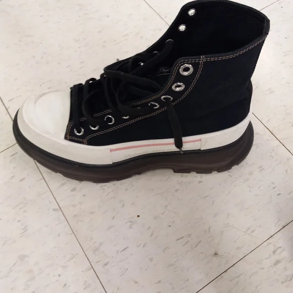 Alexander McQueen | Shoes | Alexander Mcqueen Boots 435  display picture 2